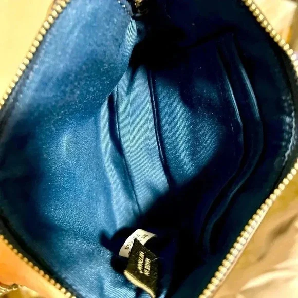 Gently Used COACH F57588 Zip Wristlet in Floral Print Coated Canvas - Picture 3 of 4